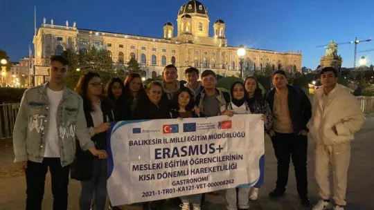 Cunda MTAL öğrencileri Prag'dan döndü