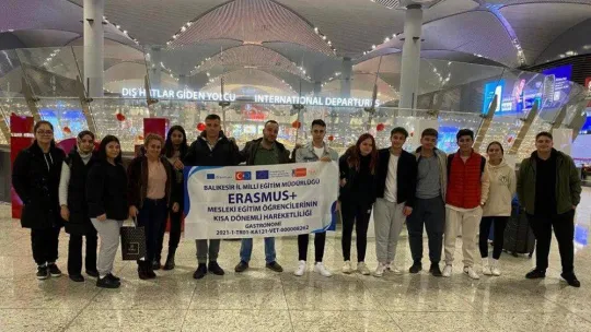 Cunda MTAL öğrencileri Prag'dan döndü