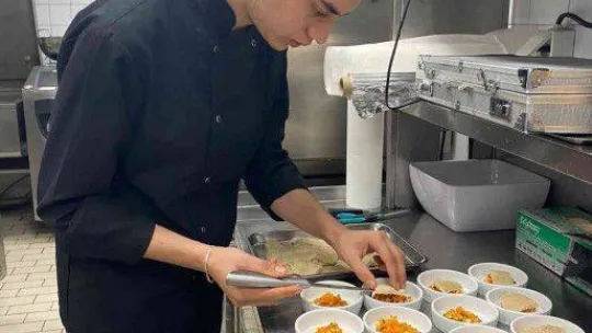 Cunda MTAL öğrencileri Prag'dan döndü