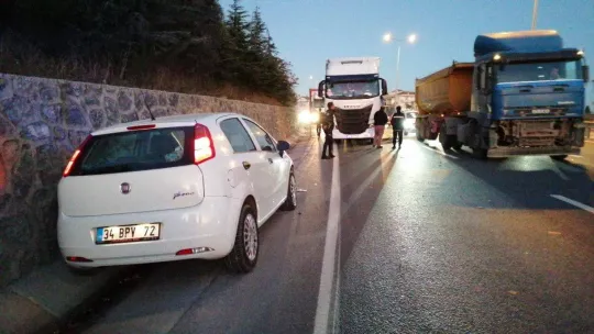 D-100'de 3 araç birbirine girdi: 1 yaralı