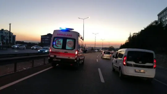 D-100'de 3 araç birbirine girdi: 1 yaralı