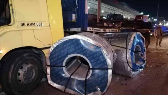 D-100'de 5 araç birbirine girdi, kilometrelerce kuyruk oluştu