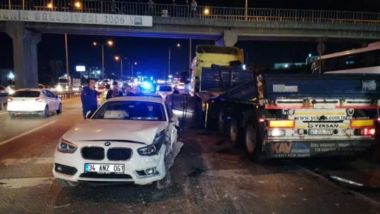 D-100'de 5 araç birbirine girdi, kilometrelerce kuyruk oluştu