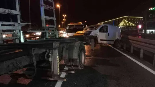 D-100 Kara Yolu'nda 2 araç birbirine girdi: 1 kişi yaralandı