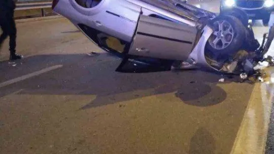 D-100de kontrolden çıkan araç takla attı: 3 yaralı