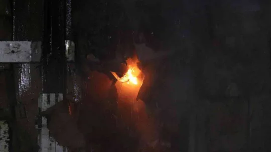 D-650'de tırın dorsesi alev alev yandı