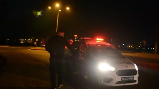 Dakikalarca dil döktü ceza yemekten kurtulamadı: 'İki şişe biradan ne olacak be abi'