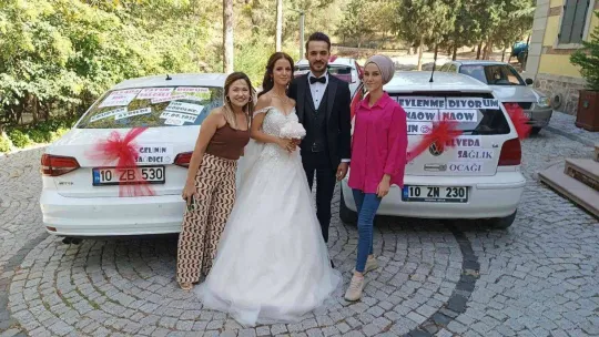 Damat sağdıçlarının yaptığı sürprizi bu sefer gelinin sağdıçları yaptı