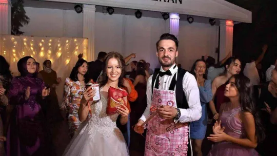 Damat sağdıçlarının yaptığı sürprizi bu sefer gelinin sağdıçları yaptı