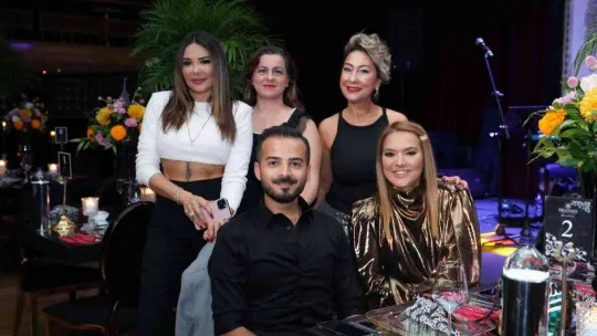 Demet Akalın ve Okan Kurt çifti, birlikteliklerinin 11. yılını kutladı