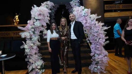 Demet Akalın ve Okan Kurt çifti, birlikteliklerinin 11. yılını kutladı