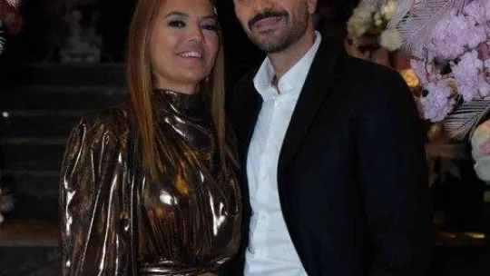 Demet Akalın ve Okan Kurt çifti, birlikteliklerinin 11. yılını kutladı