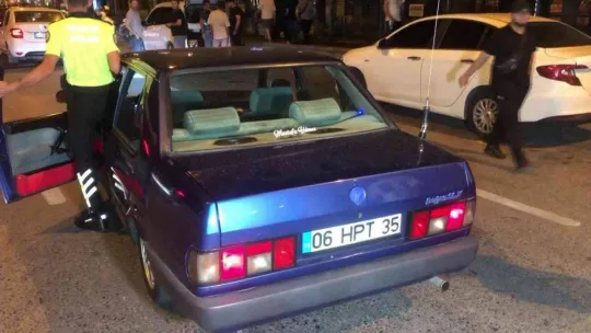 Denetimde ceza yedi, otomobilinin önünde fotoğraf çektirdi