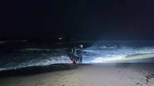 Denize giren 2 şahıstan biri kayboldu, ekipler seferber oldu