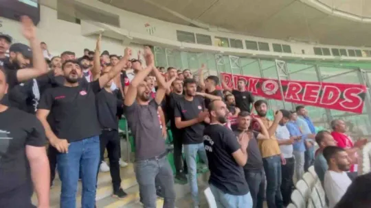 Deplasmana kamyonet kasasında gittiler