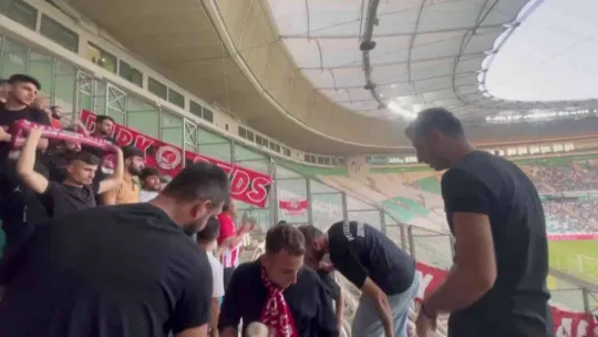 Deplasmana kamyonet kasasında gittiler