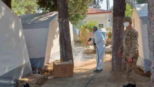 Deprem bölgesi hastalık ve haşere oluşumuna karşı ilaçlanıyor