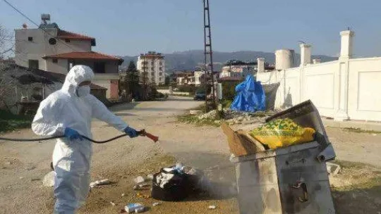Deprem bölgesi hastalık ve haşere oluşumuna karşı ilaçlanıyor
