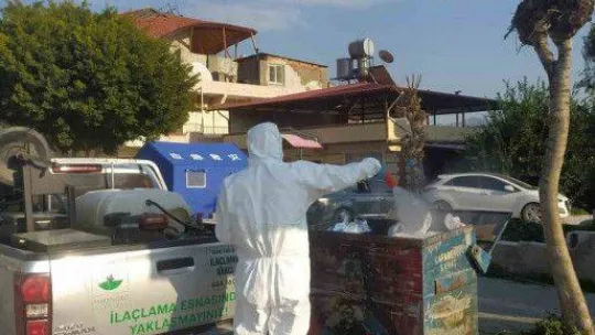 Deprem bölgesi hastalık ve haşere oluşumuna karşı ilaçlanıyor