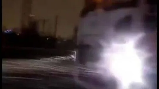 Deprem bölgesine iş makinesini yetiştirmek için hızla giden tırın şoförü konuştu