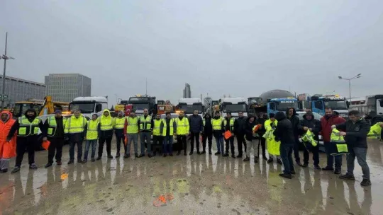Deprem bölgesine takviyeler sürüyor