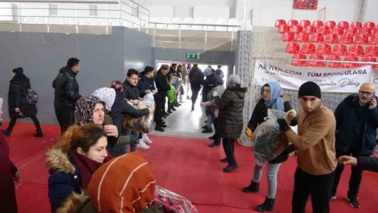 Deprem bölgesine Uşak'tan 213 bin battaniye gönderildi