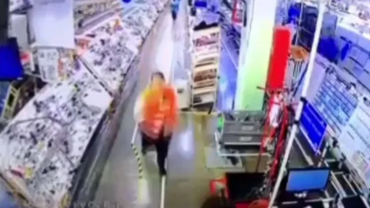 Deprem sonrası tepki çeken görüntü