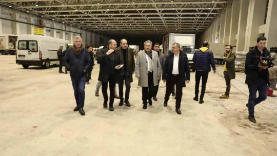 Deprem yardımları için Kayseri 1. OSB Fuar Alanında Yardım Koordinasyon Merkezi kuruldu