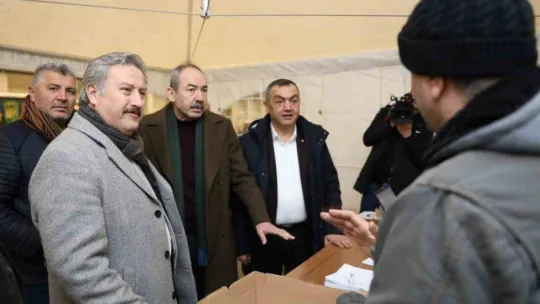 Deprem yardımları için Kayseri 1. OSB Fuar Alanında Yardım Koordinasyon Merkezi kuruldu