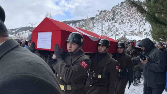 Depremde hayatını kaybeden baba ve oğul toprağa verildi