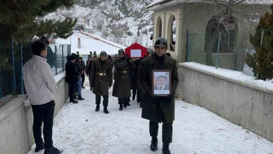 Depremde hayatını kaybeden baba ve oğul toprağa verildi