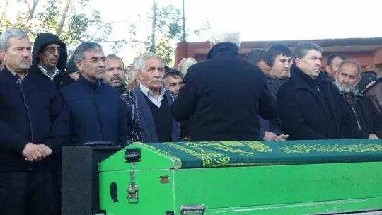 Depremde hayatını kaybeden Beyzanur öğretmen son yolculuğuna uğurlandı