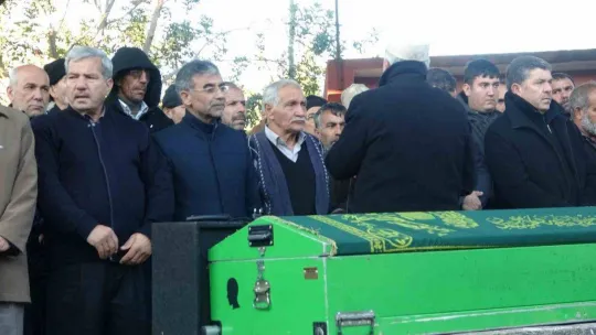 Depremde hayatını kaybeden Beyzanur öğretmen son yolculuğuna uğurlandı