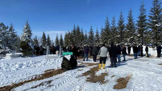 Depremde hayatını kaybeden genç öğretmen Aksaray'da toprağa verildi