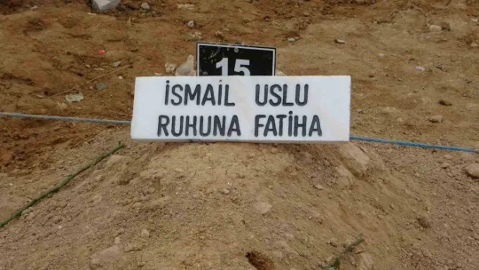 Depremde kayan iki dağın altında kalan 48 kişi hayatını kaybetti