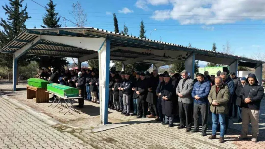 Depremde ölen yaşlı çift son yolculuğuna uğurlandı