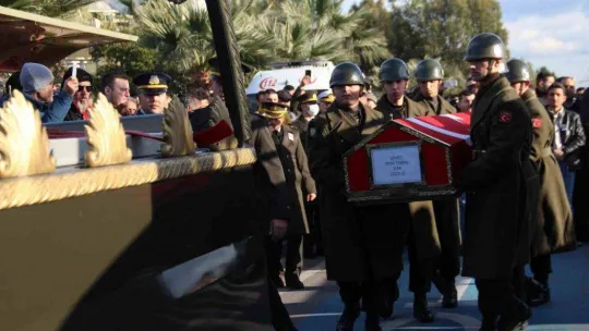 Depremde şehit olan İzmirli asker, son yolculuğuna uğurlandı
