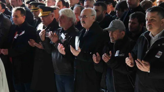 Depremde şehit olan İzmirli asker, son yolculuğuna uğurlandı