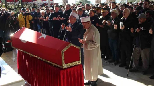 Depremde şehit olan İzmirli asker, son yolculuğuna uğurlandı