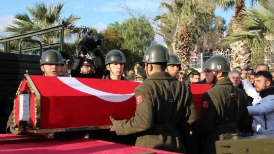 Depremde şehit olan İzmirli asker, son yolculuğuna uğurlandı