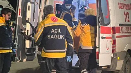 Depremde yaralanan 4 kişi ambulans uçakla Ankara'ya getirildi