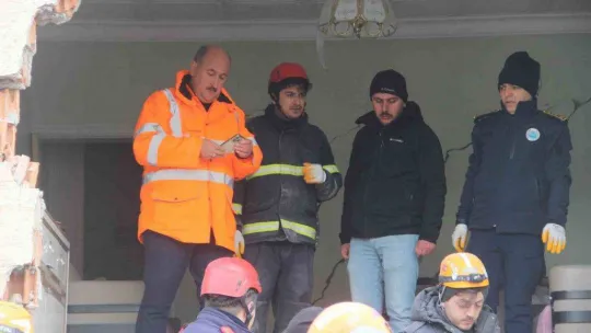 Depremin merkez üssünde kurtarma çalışmaları devam ediyor