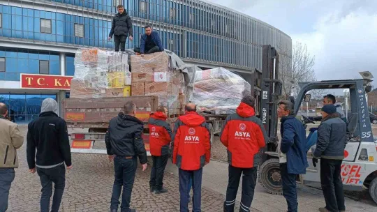 Depremzedeler için hazırlanan yardım tırı yola çıktı