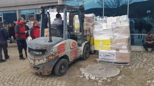 Depremzedeler için hazırlanan yardım tırı yola çıktı