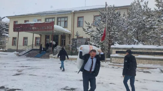 Depremzedeler için herkes yardıma koştu