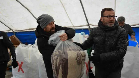 Depremzedeler için Sındırgı tek yürek oldu