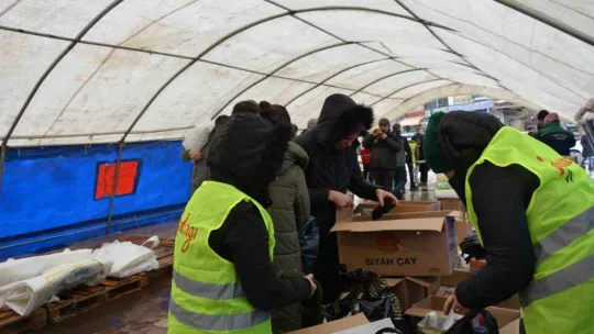 Depremzedeler için Sındırgı tek yürek oldu