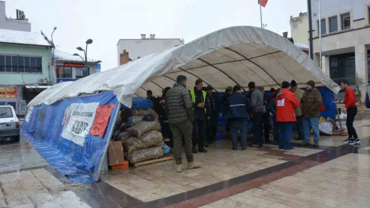 Depremzedeler için Sındırgı tek yürek oldu
