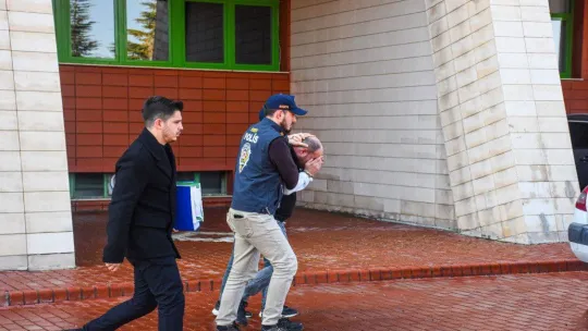 Depremzedeleri sahte kiralık ev ilanıyla dolandıran zanlı tutuklandı