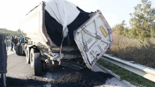 Depremzedeleri taşıyan otobüs kaza yaptı: 2 ölü, 6 yaralı